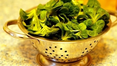 2. Leafy Greens - Leafy greens such as spinach, curry leaves, fenugreek and broccoli contain folate, a B vitamin known to aid ovulation. Eating green leafy vegetables also naturally increases women's libido. (Pixabay) 2. Leafy Greens - Leafy greens such as spinach, curry leaves, fenugreek and broccoli contain folate, a B vitamin known to aid ovulation. Eating green leafy vegetables also naturally increases women's libido. (Pixabay)