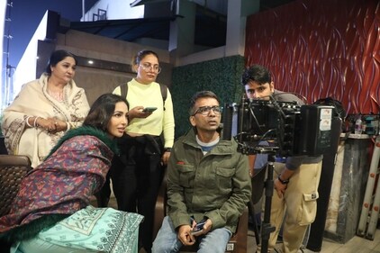 Director Ravindra Gautam shooting the song Director Ravindra Gautam shooting the song
