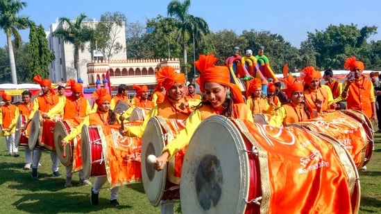 Artists showcase their talents at the Bhopal Kite Festival, a vibrant celebration of Makar Sankranti held at Motilal Nehru Police Stadium in Bhopal on Sunday.(ANI)