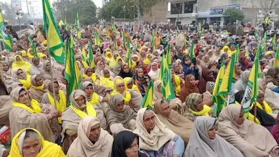Farmer unions in Punjab have decided to stage protests in front of the offices of deputy commissioners from January 22 to 26 against the state government’s “failure” to introduce a new agriculture policy.