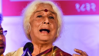 Born on September 13, 1932 in Pune, Prabha Atre trained in the “guru-shishya” tradition, known as the “Gurukul” system, by the two stalwarts of the Kirana Gharana — the late Pandit Sureshbabu Mane and his sister Padmabhushan Hirabai Badodekar. (HT FILE) Born on September 13, 1932 in Pune, Prabha Atre trained in the “guru-shishya” tradition, known as the “Gurukul” system, by the two stalwarts of the Kirana Gharana — the late Pandit Sureshbabu Mane and his sister Padmabhushan Hirabai Badodekar. (HT FILE)