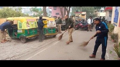 Lucknow police personnel cleaning their office premises. (Sourced)