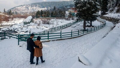 Tangmarg: Tourists walk on a snow-covered road after a fresh snowfall, in Tangmarg, Jammu and Kashmir, Sunday, Dec. 17, 2023. (PTI Photo)(PTI12_17_2023_000224A) (PTI) Tangmarg: Tourists walk on a snow-covered road after a fresh snowfall, in Tangmarg, Jammu and Kashmir, Sunday, Dec. 17, 2023. (PTI Photo)(PTI12_17_2023_000224A) (PTI)