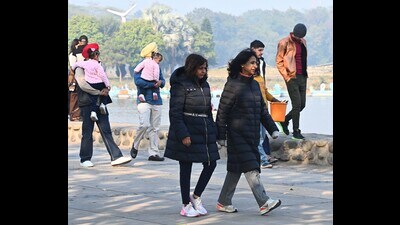 The new automatic weather station help record precise weather conditions in the Sukhna Lake area. (Keshav Singh/HT) The new automatic weather station help record precise weather conditions in the Sukhna Lake area. (Keshav Singh/HT)