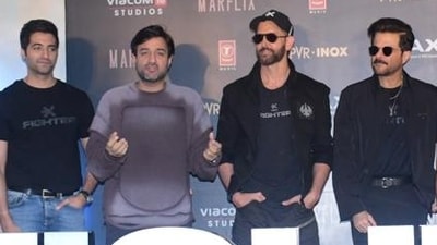 Akshay Oberoi, Siddharth Anand, Hrithik Roshan and Anil Kapoor at Fighter trailer launch. Akshay Oberoi, Siddharth Anand, Hrithik Roshan and Anil Kapoor at Fighter trailer launch.