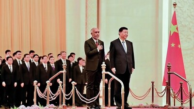Chinese President Xi Jinping with Maldives' President Mohamed Muizzu, in Beijing, (PTI)