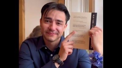 Man with his anniversary gift. (Instagram/@goodnews_movement) Man with his anniversary gift. (Instagram/@goodnews_movement)