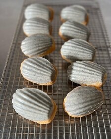 Madaline with an earl grey tea icing (Instagram) Madaline with an earl grey tea icing (Instagram)