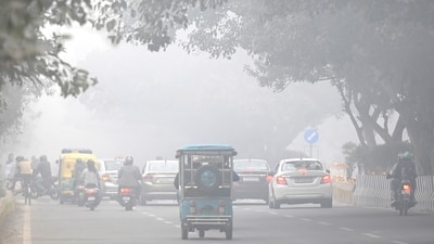 Commuters out on cold and foggy morning. Foggy morning challenges Delhi-NCR with intensifying cold wave. (Hindustan Times) Commuters out on cold and foggy morning. Foggy morning challenges Delhi-NCR with intensifying cold wave. (Hindustan Times)