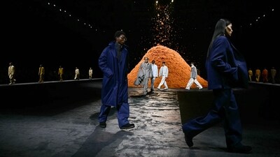 Models walk the runway at the Zegna collection show during the Milan Fashion Week Menswear Autumn/Winter 2024/2025 on January 15, 2024 in Milan. (Photo by GABRIEL BOUYS / AFP) Models walk the runway at the Zegna collection show during the Milan Fashion Week Menswear Autumn/Winter 2024/2025 on January 15, 2024 in Milan. (Photo by GABRIEL BOUYS / AFP)