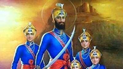 In the course of his battles and sieges, Guru Gobind Singh endured the loss of his four sons, his mother, and many of his followers. (Pinterest) In the course of his battles and sieges, Guru Gobind Singh endured the loss of his four sons, his mother, and many of his followers. (Pinterest)