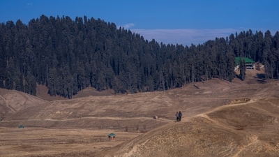 The temperature rose in Jammu and Kashmir's capital, Srinagar, with the city recording a maximum temperature of 15 degrees Celsius on Sunday, January 14. Additionally, some areas in Ladakh experienced higher-than-usual temperatures. (AP) The temperature rose in Jammu and Kashmir's capital, Srinagar, with the city recording a maximum temperature of 15 degrees Celsius on Sunday, January 14. Additionally, some areas in Ladakh experienced higher-than-usual temperatures. (AP)