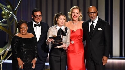 Katherine Heigl joined her former Grey’s Anatomy cast members Ellen Pompeo, Justin Chambers, James Pickens Jr and Chandra Wilson on stage during the Emmy Awards in what was a reunion for the stars. The group presented the Emmy for supporting actor in a limited or anthology series or movie to Paul Walter Hauser for Apple’s Black Bird. (AFP) Katherine Heigl joined her former Grey’s Anatomy cast members Ellen Pompeo, Justin Chambers, James Pickens Jr and Chandra Wilson on stage during the Emmy Awards in what was a reunion for the stars. The group presented the Emmy for supporting actor in a limited or anthology series or movie to Paul Walter Hauser for Apple’s Black Bird. (AFP)