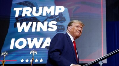 Republican presidential candidate and former U.S. President Donald Trump takes the stage during his Iowa caucus night watch party in Des Moines, Iowa, U.S., January 15, 2024 (REUTERS/Evelyn Hockstein) (REUTERS)
