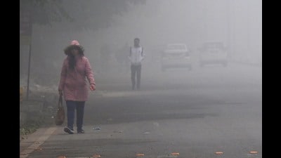 Visibility in Chandigarh dropped to zero metres until 9.30 am on Tuesday. (Ravi Kumar/HT) Visibility in Chandigarh dropped to zero metres until 9.30 am on Tuesday. (Ravi Kumar/HT)