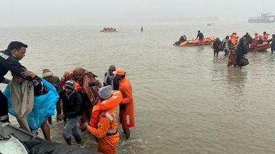 The ferry carried around 400 pilgrims from Ganga Sagar Mela at Sagar Island to Kakdwip. (HT Photo) The ferry carried around 400 pilgrims from Ganga Sagar Mela at Sagar Island to Kakdwip. (HT Photo)