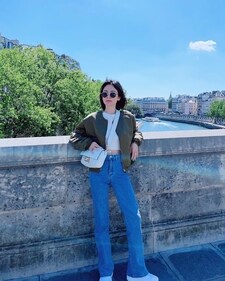 Song Hye-kyo in a bomber jacket and jeans combination (Photo: Instagram)