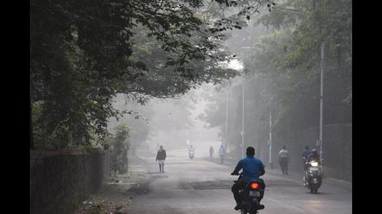 As Pune district continues to experience clear skies this week, minimum temperatures will continue to remain at below-normal levels during this period. (HT PHOTO)