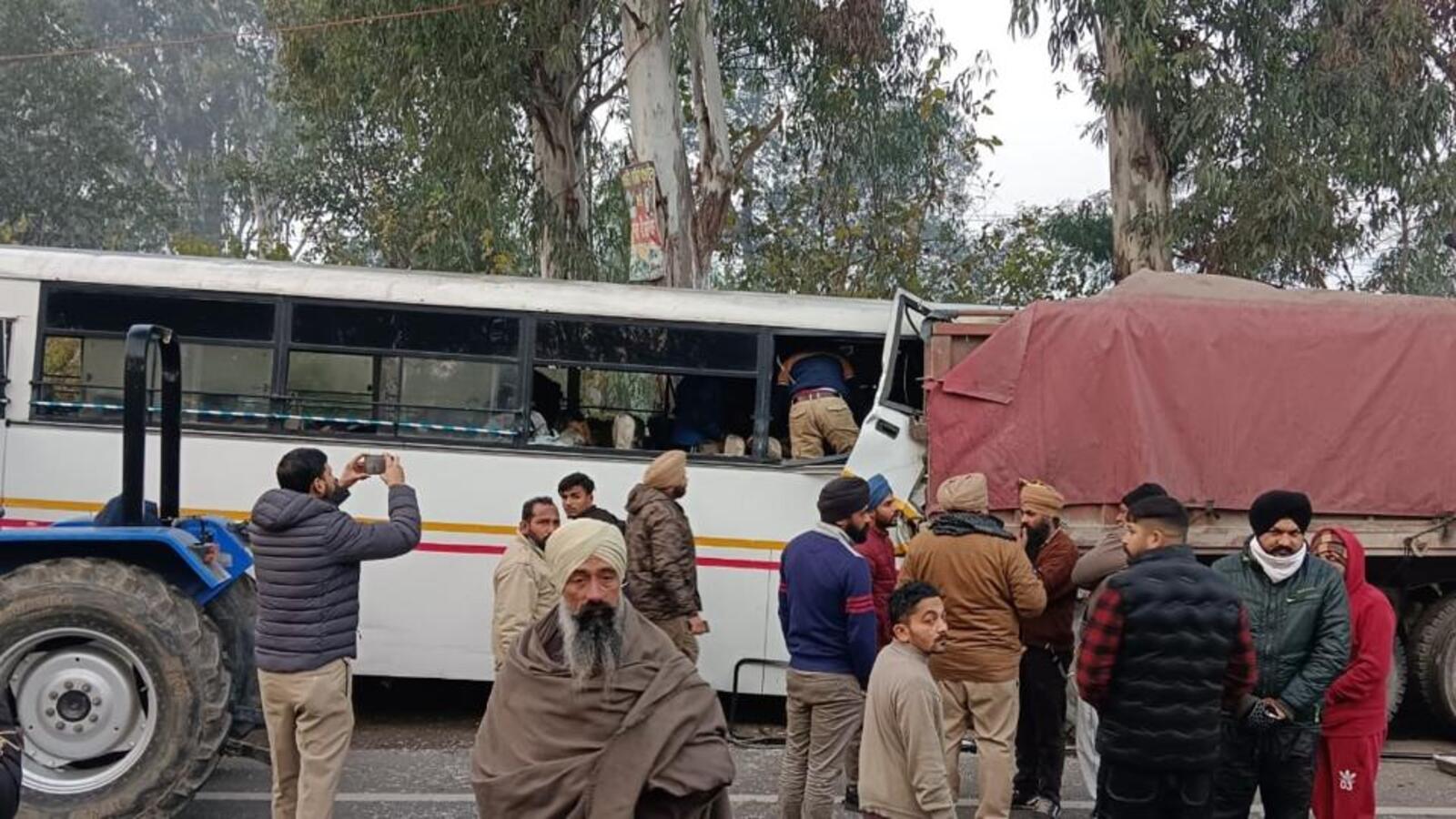 Three police personnel killed as bus rams into truck in Punjab's Mukerian - Vimarsana News