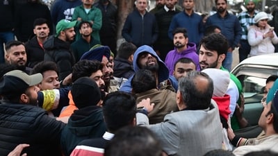 Councillors BJP , Congress and AAP party scuffle at sector 17 in Chandigarh. Photo by Keshav Singh/Hindustan Times Councillors BJP , Congress and AAP party scuffle at sector 17 in Chandigarh. Photo by Keshav Singh/Hindustan Times