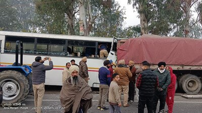 A Punjab Police bus that collided with a truck in Mukerian on Wednesday killing three police personnel. (Harpreet Kaur/HT)