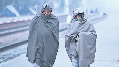 At Dwarka on Wednesday. Officials said moderate to dense fog is likely to persist in the mornings till the weekend. (Vipin Kumar/HT Photo) At Dwarka on Wednesday. Officials said moderate to dense fog is likely to persist in the mornings till the weekend. (Vipin Kumar/HT Photo)