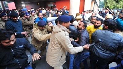 BJP, Congress and AAP workers clashing at the MC office in Sector 17, Chandigarh, on Tuesday. (Keshav Singh/HT) (HT_PRINT) BJP, Congress and AAP workers clashing at the MC office in Sector 17, Chandigarh, on Tuesday. (Keshav Singh/HT) (HT_PRINT)