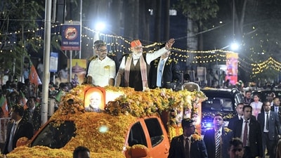 PM Modi arrived in Kerala on Tuesday night where he received a warm welcome from Kerala Chief Minister Pinarayi Vijayan, Governor Arif Mohammed Khan, MoS V Muraleedharan and BJP leader Prakash Javadekar at the Cochin International Airport in Nedumbassery. (PTI) PM Modi arrived in Kerala on Tuesday night where he received a warm welcome from Kerala Chief Minister Pinarayi Vijayan, Governor Arif Mohammed Khan, MoS V Muraleedharan and BJP leader Prakash Javadekar at the Cochin International Airport in Nedumbassery. (PTI)