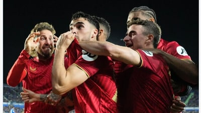 Sevilla players celebrate (@SevillaFC_ENG) Sevilla players celebrate (@SevillaFC_ENG)