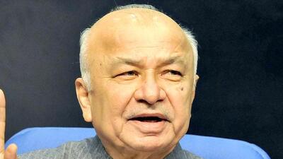 Sushilkumar Shinde said that he is 83 now and has been a staunch Congress loyalist all his life, “so there’s no question of my daughter or me accepting any such offers”. (HT FILE) Sushilkumar Shinde said that he is 83 now and has been a staunch Congress loyalist all his life, “so there’s no question of my daughter or me accepting any such offers”. (HT FILE)