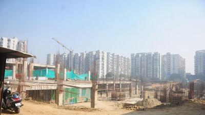 The Stage 3 of Grap is in place and construction activity was taken up at the site in violation of the restrictions. UPPCB team also visited the site for an inspection and recommended a penalty of  ₹25 lakh on the site. (Sakib Ali/HT Photo)