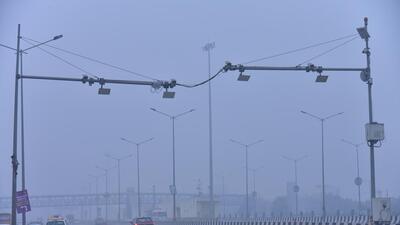 The lowest visibility recorded in the morning was 200 metres at Palam at 5:30am. (HT PHOTO) The lowest visibility recorded in the morning was 200 metres at Palam at 5:30am. (HT PHOTO)