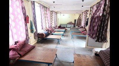 The shelter, which has a capacity of 44 beds, is not getting much occupancy but it has become a permanent home to a few serious patients who can’t afford expensive stays. (Ravi Kumar/HT) The shelter, which has a capacity of 44 beds, is not getting much occupancy but it has become a permanent home to a few serious patients who can’t afford expensive stays. (Ravi Kumar/HT)