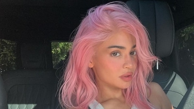 Kylie Jenner brings back the King Kylie era from 2014 by colouring her hair pink, Kylie Jenner brings back the King Kylie era from 2014 by colouring her hair pink,