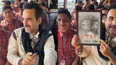 Mumbai: Pankaj Tripathi travelling on a bus full of students ahead of the release of his upcoming film Main Atal Hoon. (Instagram/@pankajtripathi) Mumbai: Pankaj Tripathi travelling on a bus full of students ahead of the release of his upcoming film Main Atal Hoon. (Instagram/@pankajtripathi)