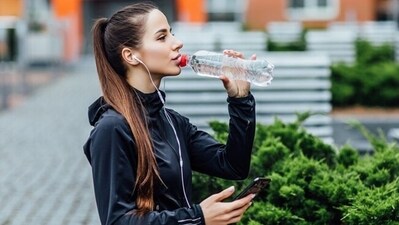 One microplastic particle can break down into billions of nanoplastic particles, making their entry easier in the bloodstream, various organs, brain and even in the placenta of the unborn baby. (Freepik) One microplastic particle can break down into billions of nanoplastic particles, making their entry easier in the bloodstream, various organs, brain and even in the placenta of the unborn baby. (Freepik)