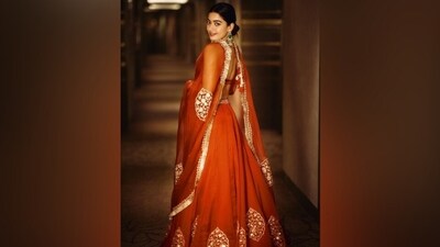 In the end, Rashmika opted for darkened brows, glossy caramel-coloured lip shade, winged eyeliner, smoky eye shadow, mascara on the lashes, rouge on the cheeks, a terracotta bindi, and a dewy base for the glam picks. A centre-parted messy bun gave the finishing touch. (Instagram) In the end, Rashmika opted for darkened brows, glossy caramel-coloured lip shade, winged eyeliner, smoky eye shadow, mascara on the lashes, rouge on the cheeks, a terracotta bindi, and a dewy base for the glam picks. A centre-parted messy bun gave the finishing touch. (Instagram)