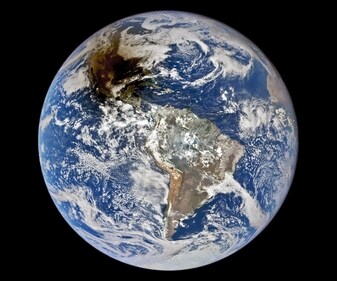 The image shows the Moon's shadow on Earth. (Earthobservatory (NASA)) The image shows the Moon's shadow on Earth. (Earthobservatory (NASA))