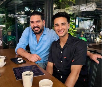 Yuvraj Singh with Abhishek Sharma (Instagram/Abhishek Sharma)