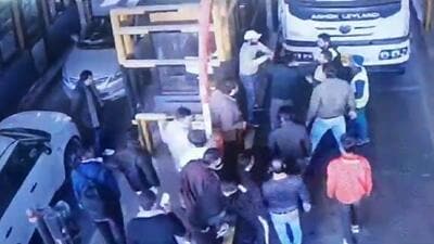 A CCTV footage scrren grab of the ruckus at the toll plaza on Wednesday. (HT Photo) A CCTV footage scrren grab of the ruckus at the toll plaza on Wednesday. (HT Photo)