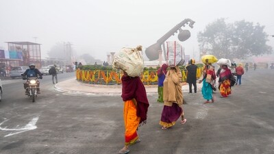 Devotees arrive at Lata Mangeshkar Chowk on a cold winter morning ahead of the consecration ceremony of Shri Ram Janmabhoomi Temple, in Ayodhya, ((PTI)) Devotees arrive at Lata Mangeshkar Chowk on a cold winter morning ahead of the consecration ceremony of Shri Ram Janmabhoomi Temple, in Ayodhya, ((PTI))