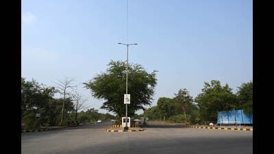 NMMC has called for tenders for the Ghansoli-Airoli Palm Beach road at Ghansoli Navi Mumbai. (Bachchan Kumar/ HT PHOTO)