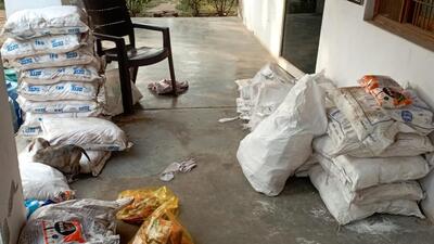 Police recovered 5.5 quintals of counterfeit salt from the factory, and hundreds of packets of washing powder of several prominent brands. (HT Photo) Police recovered 5.5 quintals of counterfeit salt from the factory, and hundreds of packets of washing powder of several prominent brands. (HT Photo)