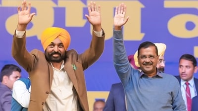 Punjab CM Bhagwant Mann and his Delhi counterpart Arvind Kejriwal. (HT_PRINT) Punjab CM Bhagwant Mann and his Delhi counterpart Arvind Kejriwal. (HT_PRINT)