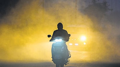 The haze was dense between 12.30am and 6.30am. (Sunil Ghosh/HT Photo)