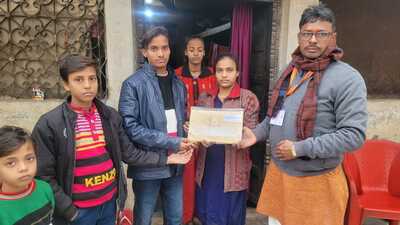 VHP spokesman Sharad Sharma visited kin of karsevaks who had died during the police firing of 1990 and invited them for Ram Temple inauguration on January 22. (HT PHOTO) VHP spokesman Sharad Sharma visited kin of karsevaks who had died during the police firing of 1990 and invited them for Ram Temple inauguration on January 22. (HT PHOTO)