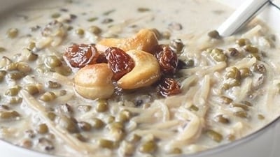 5. Milk and green gram: Mung beans is mixed with milk to make Indian dishes like Payasam (kheer). This is not a gut-friendly combination. (Pinterest) 5. Milk and green gram: Mung beans is mixed with milk to make Indian dishes like Payasam (kheer). This is not a gut-friendly combination. (Pinterest)