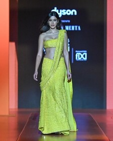 Shanaya Kapoor in a sequin and mirror work saree with a bandeau top (Photo: Instagram)