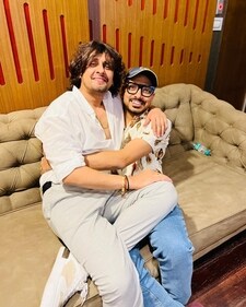 Sonu Nigam and Shreyas Puranik (Instagram)