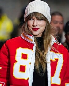 Taylor Swift wore a white beanie to see her boyfriend, NFL player Travis Kelce play a football game (Instagram) Taylor Swift wore a white beanie to see her boyfriend, NFL player Travis Kelce play a football game (Instagram)